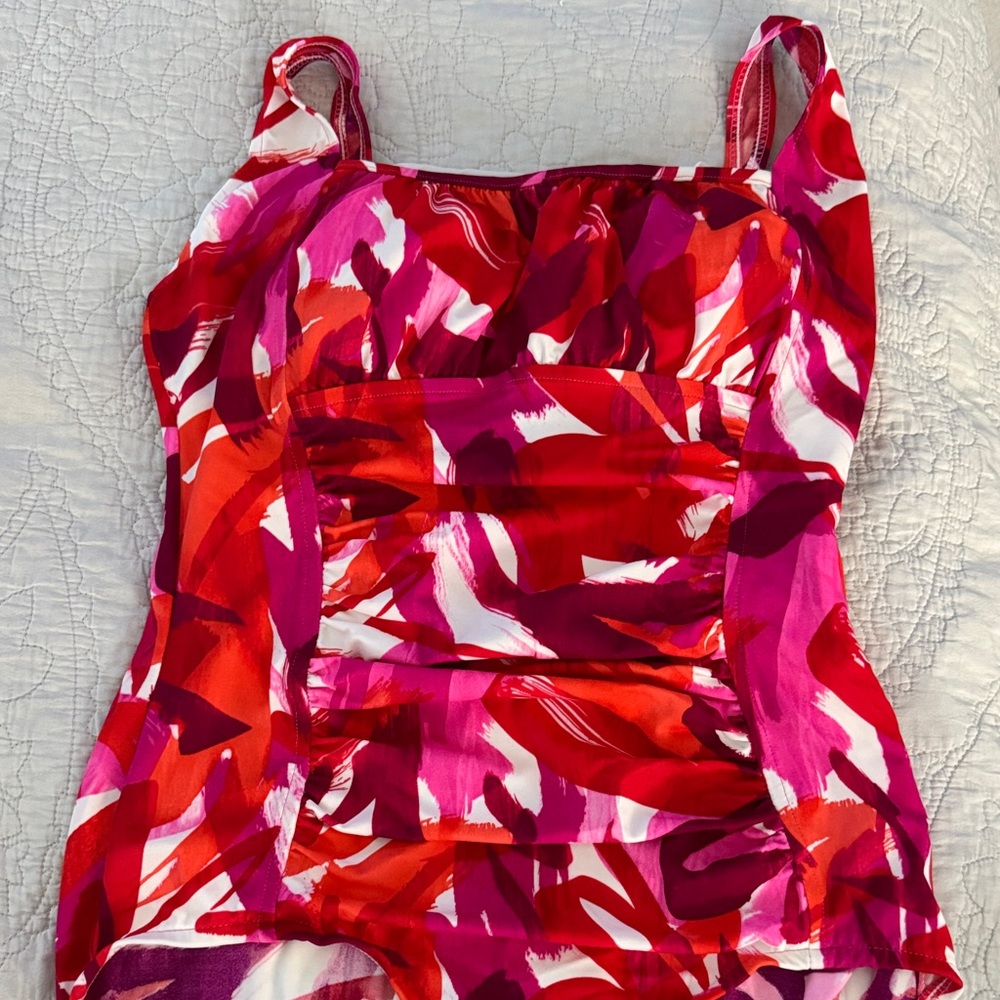 😊croft & barrow Pink and Red Abstract One-Piece Swimsuit